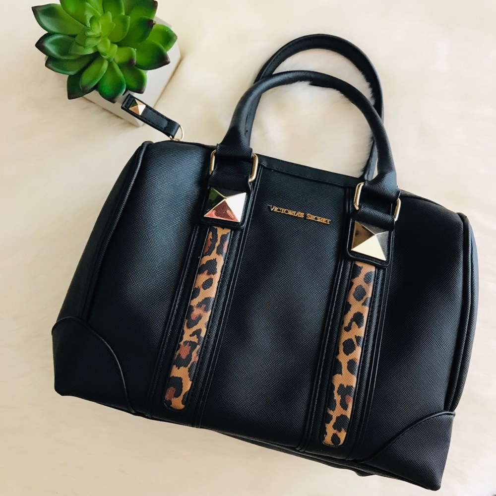💕 Victoria’s Secret Black/Leopard Cosmetic Bag💕